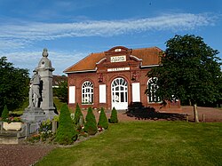 Mairie et monument aux morts de Proville (Nord, France)
